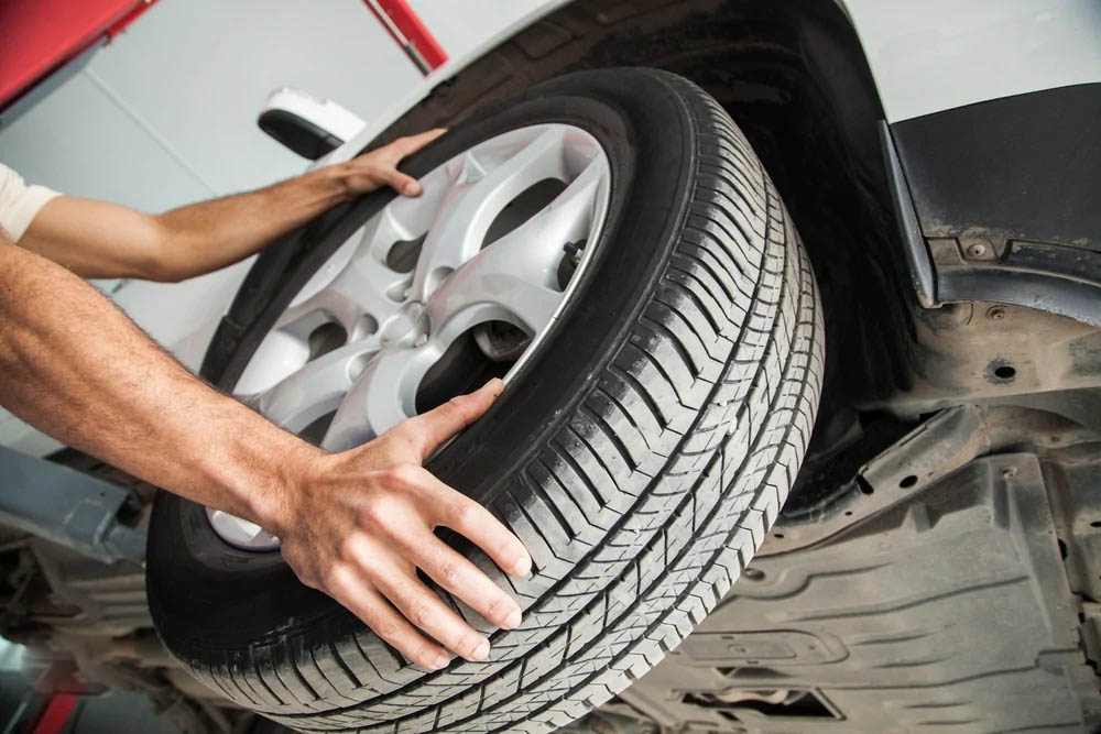 Khi nào nên thay lốp xe ô tô 